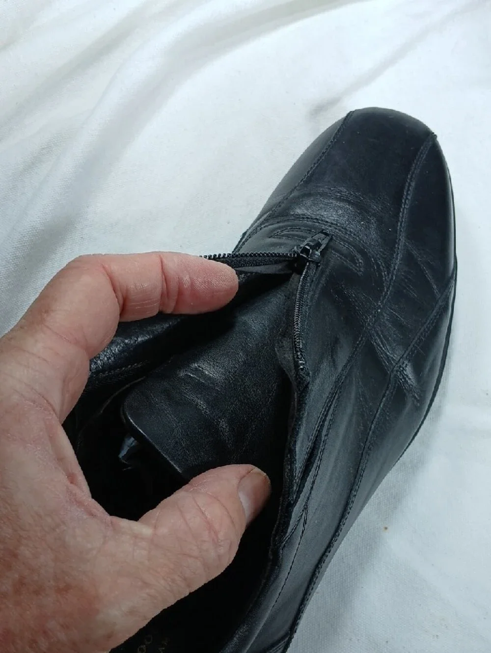 To Boot New York mens Black Leather Zip-Front Oxfords